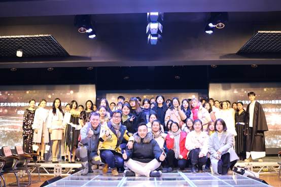 1546848678410351.jpg 合影留念.JPG