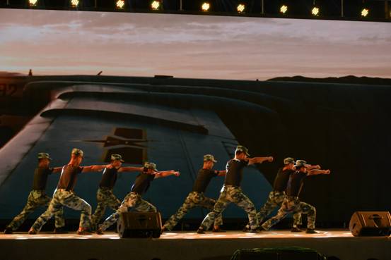 1538013829523094.jpg 教官节目《渴望光荣》