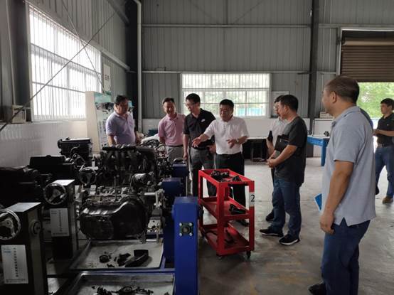 1562338818136255.jpg 参观汽车维修与技术服务实训中心1